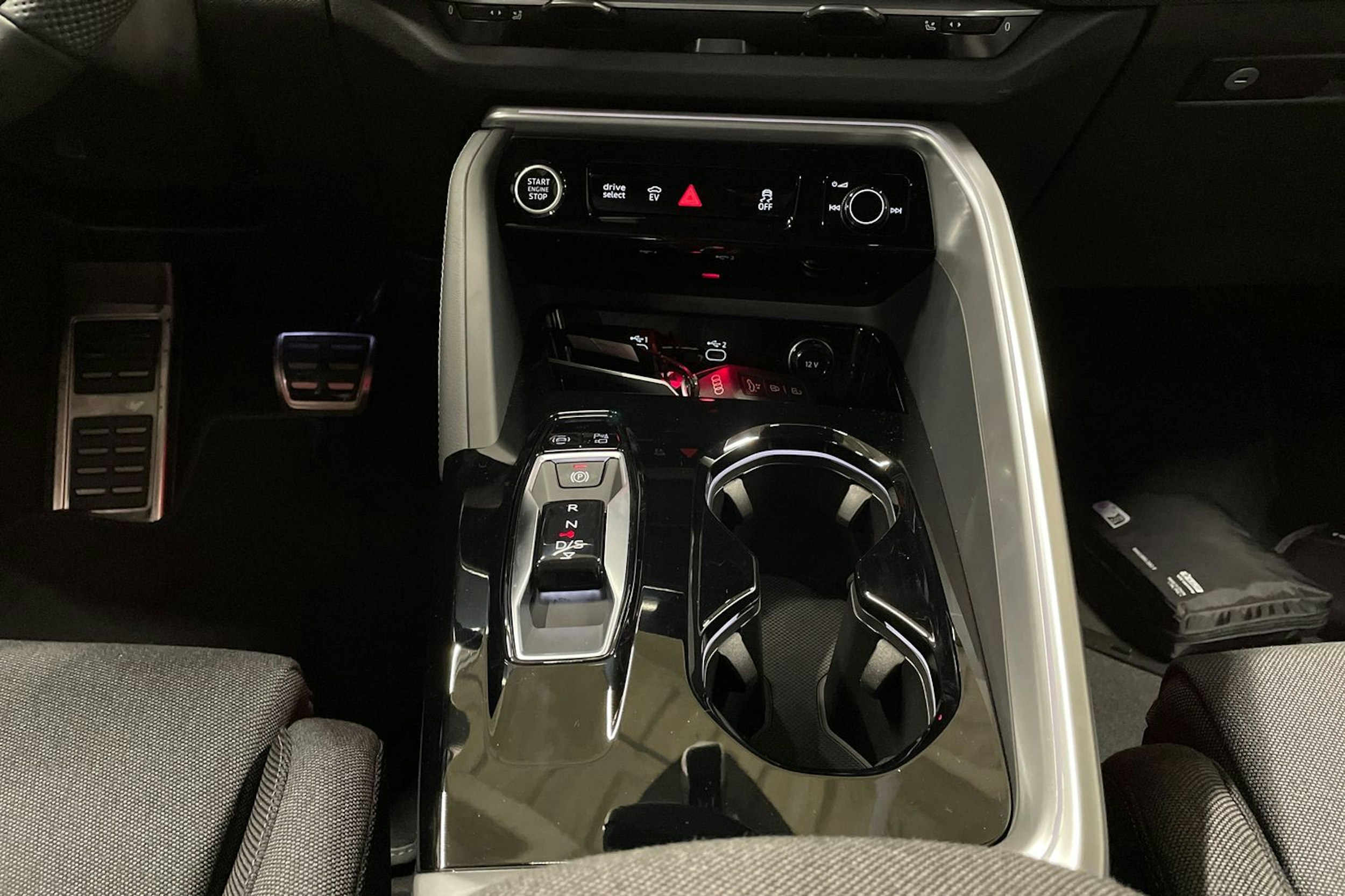 harmaa Audi Q5 2025 kuva 16.