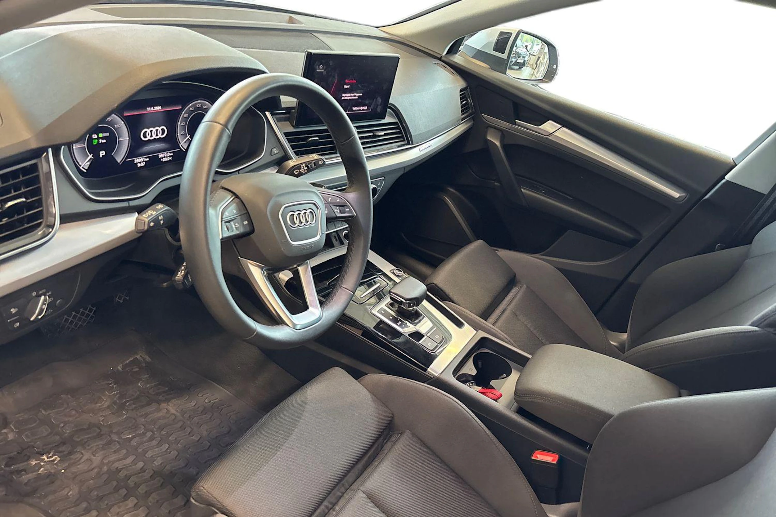 harmaa Audi Q5 2025 kuva 3.