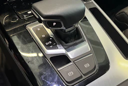 harmaa Audi Q5 2025 kuva 6.