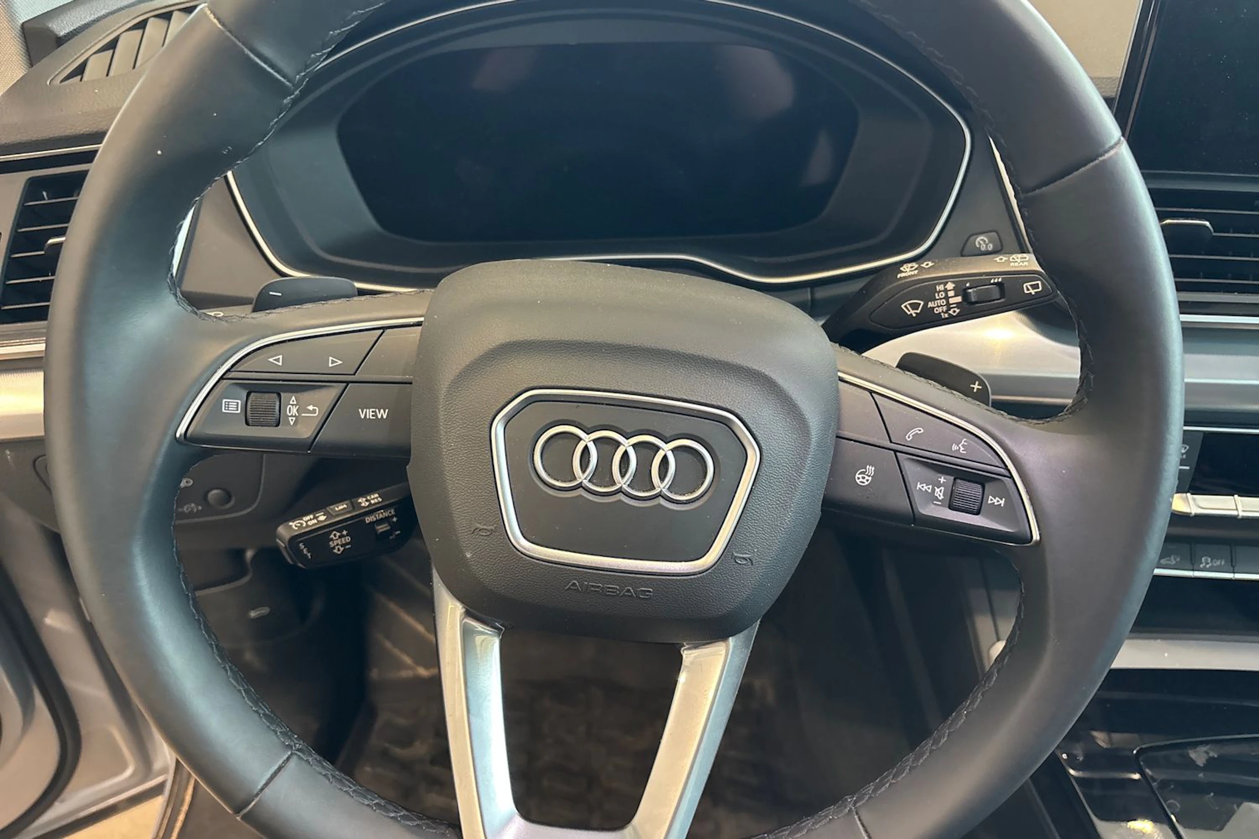 harmaa Audi Q5 2025 kuva 7.