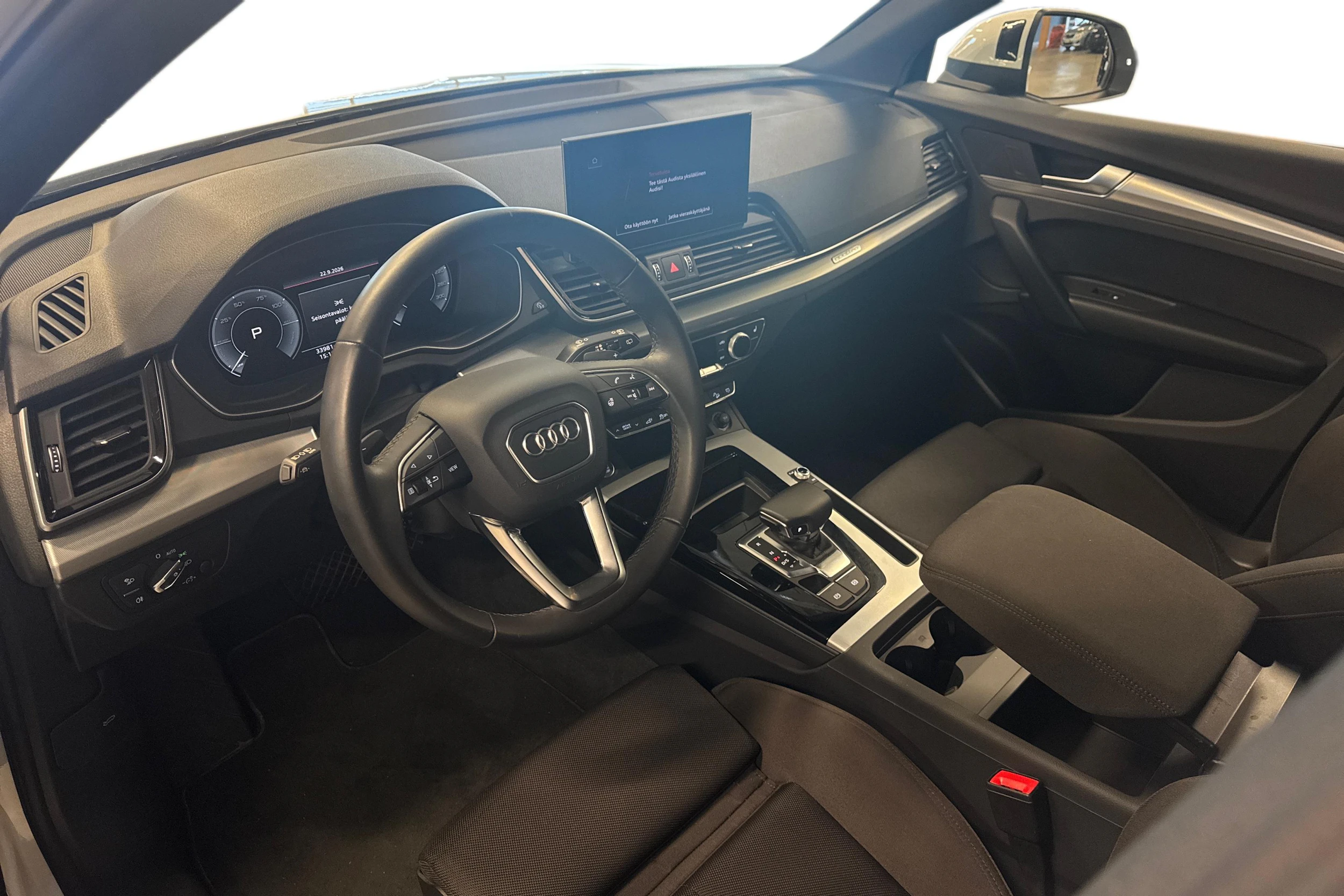 valkoinen Audi Q5 2025 kuva 3.
