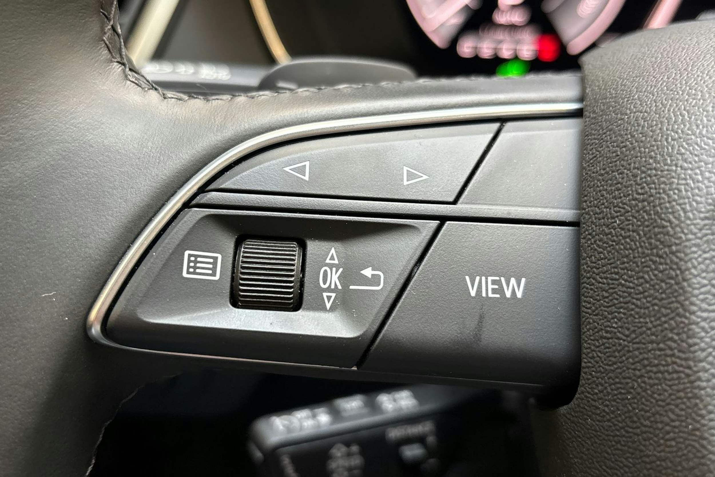 musta Audi Q5 2025 kuva 18.