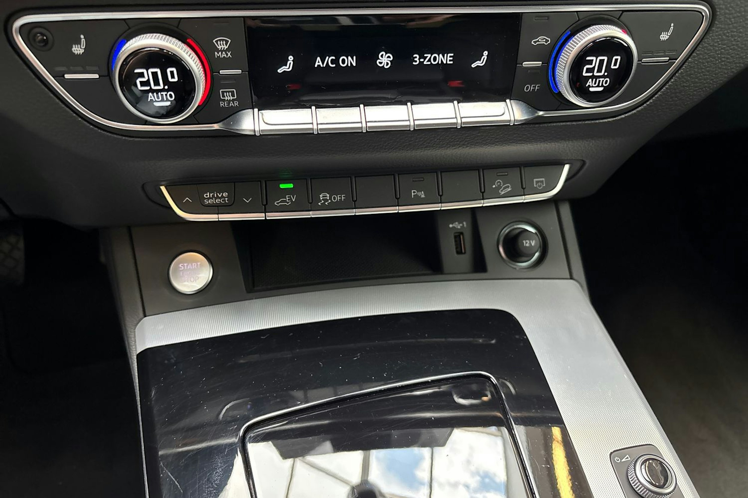 musta Audi Q5 2025 kuva 28.