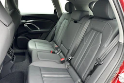 met. punainen Audi Q5 2025 kuva 8.