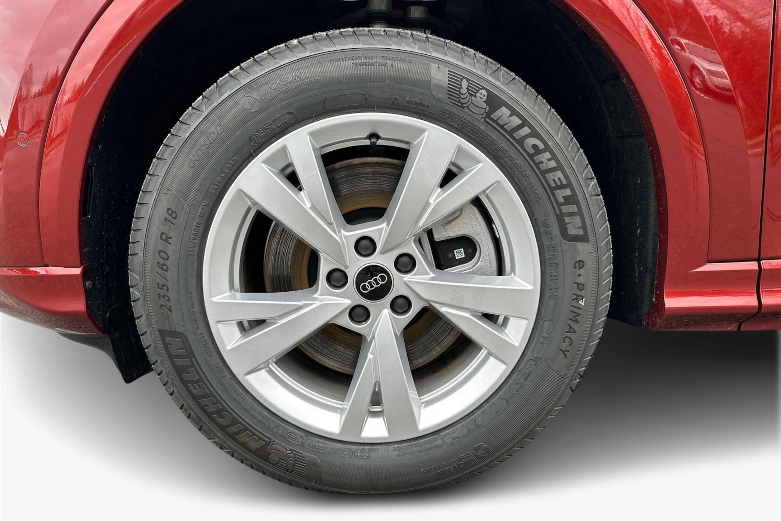 met. punainen Audi Q5 2025 kuva 9.