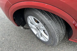 met. punainen Audi Q5 2025 kuva 10.