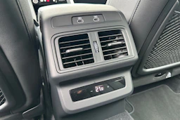 met. punainen Audi Q5 2025 kuva 11.