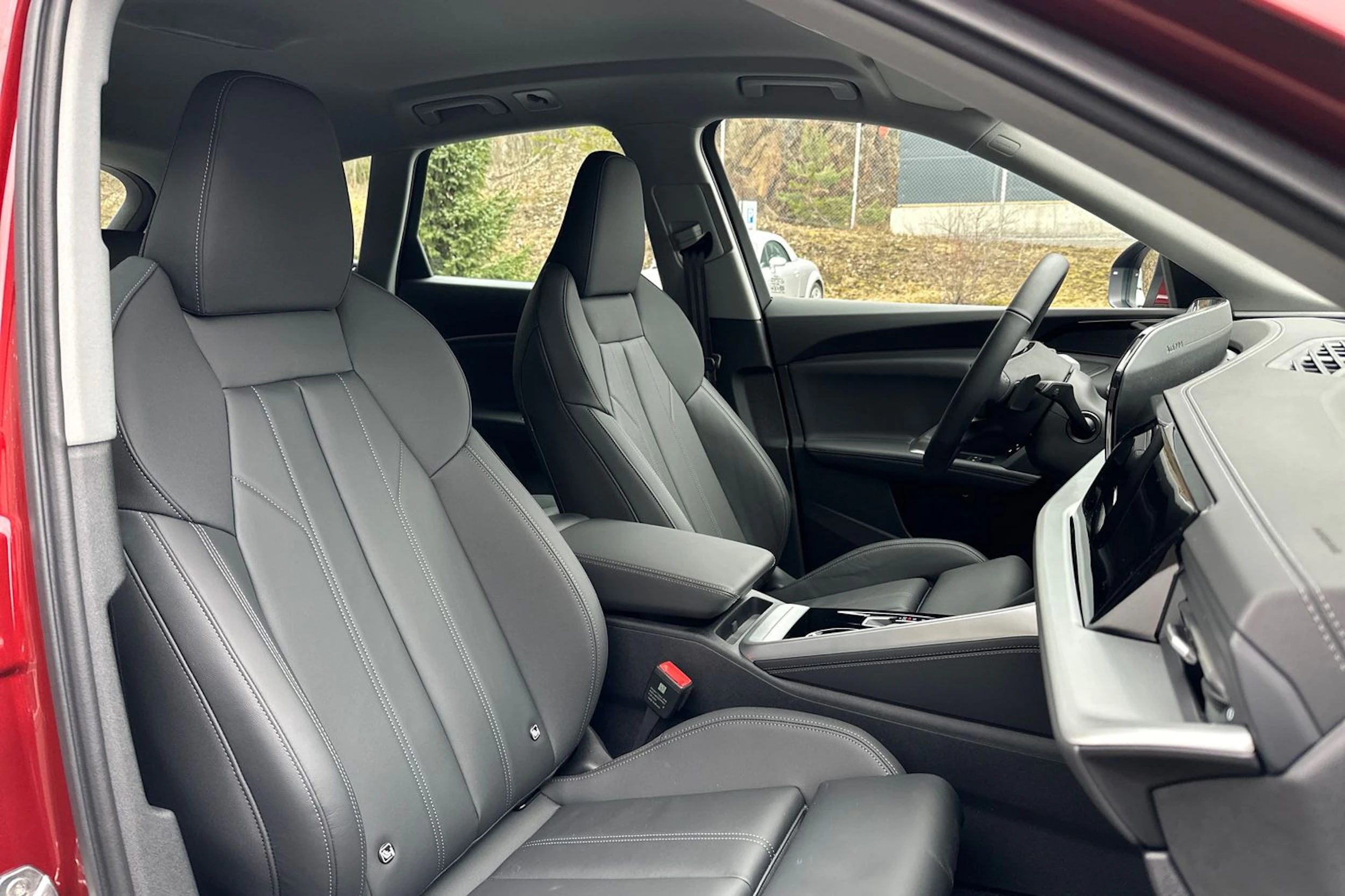 met. punainen Audi Q5 2025 kuva 14.