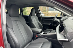 met. punainen Audi Q5 2025 kuva 14.