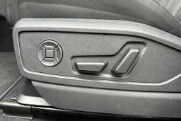 met. punainen Audi Q5 2025 kuva 15.