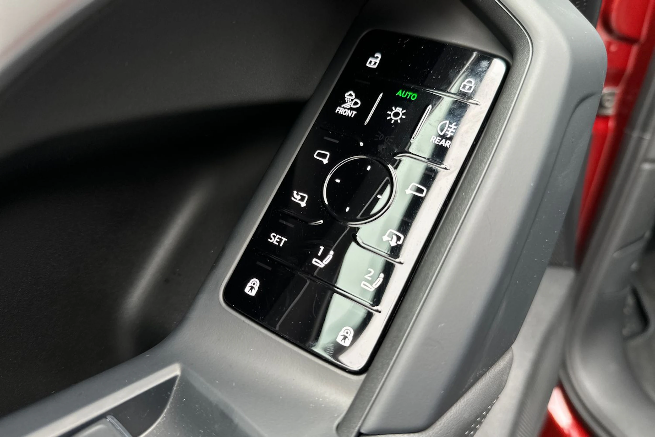 met. punainen Audi Q5 2025 kuva 16.