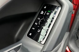 met. punainen Audi Q5 2025 kuva 16.