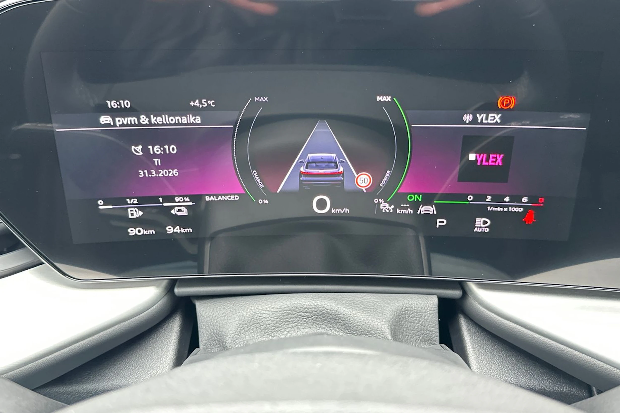 met. punainen Audi Q5 2025 kuva 17.