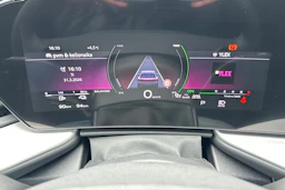 met. punainen Audi Q5 2025 kuva 17.