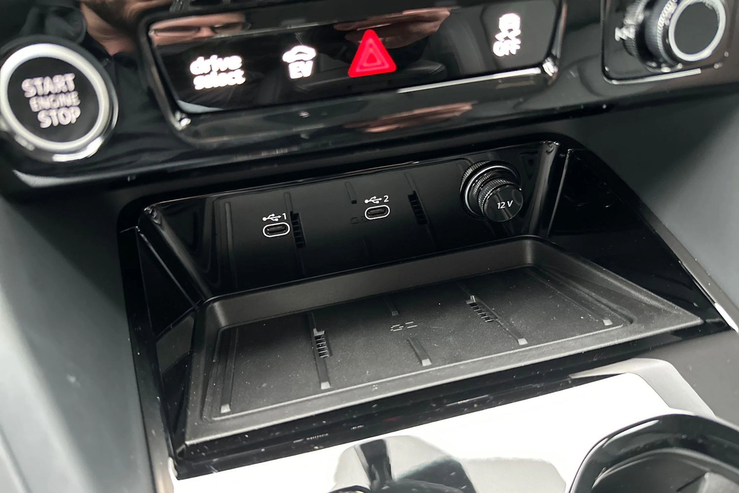 met. punainen Audi Q5 2025 kuva 19.