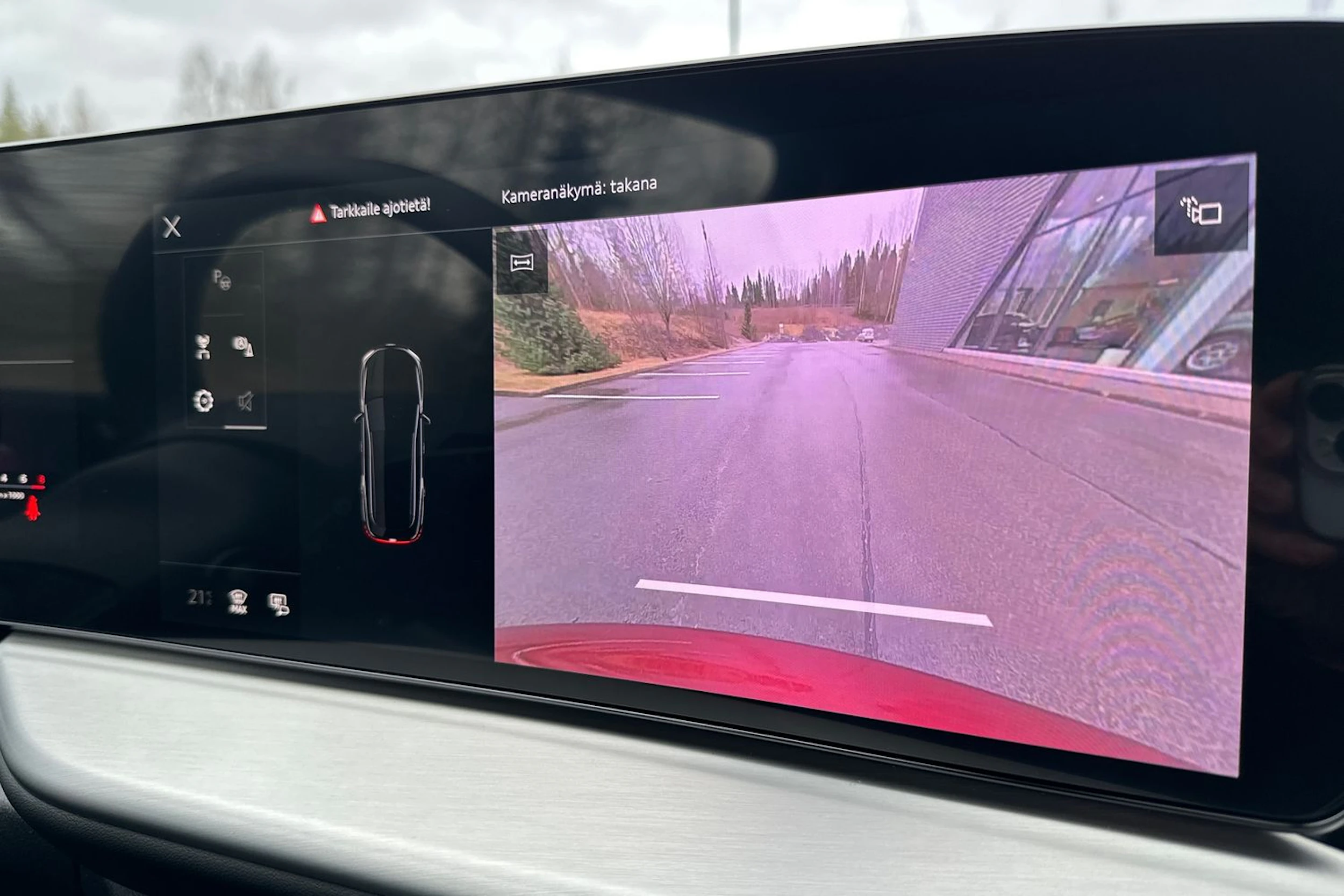 met. punainen Audi Q5 2025 kuva 20.