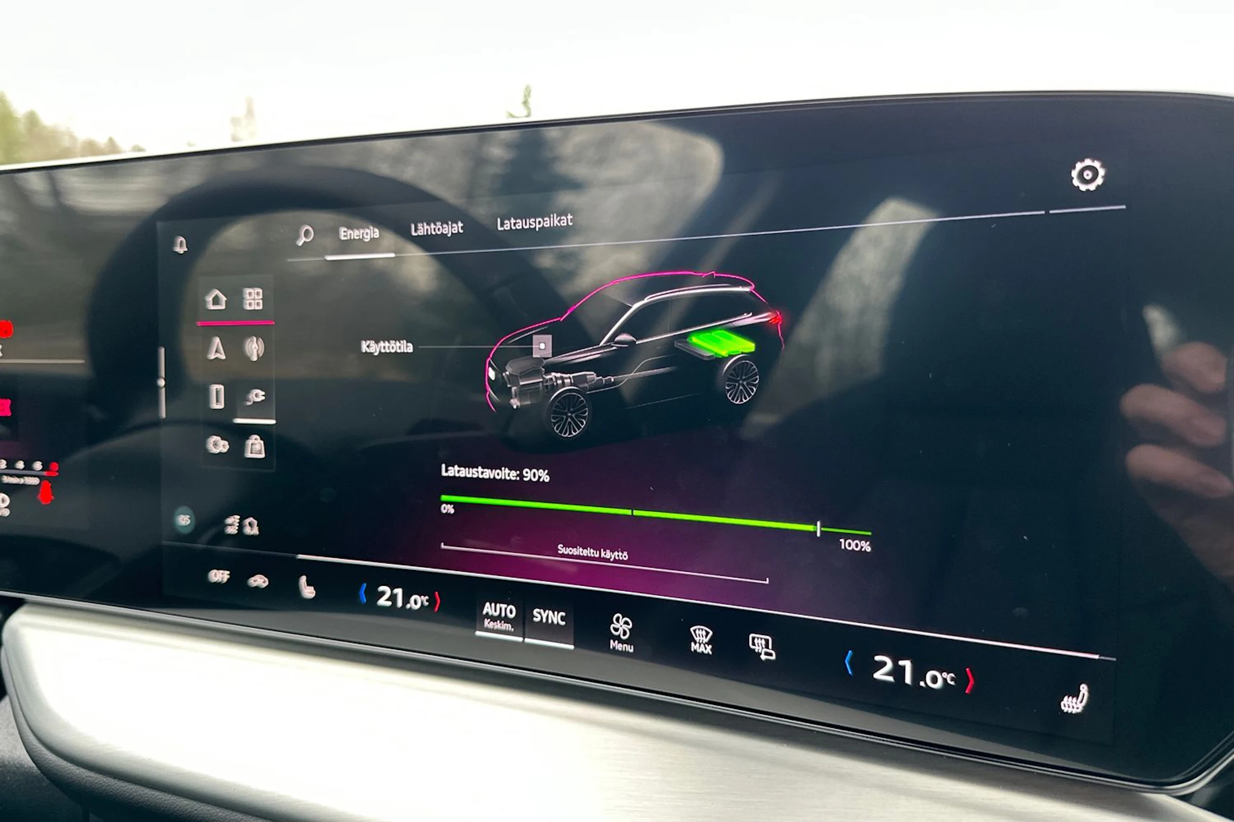 met. punainen Audi Q5 2025 kuva 21.