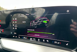 met. punainen Audi Q5 2025 kuva 21.