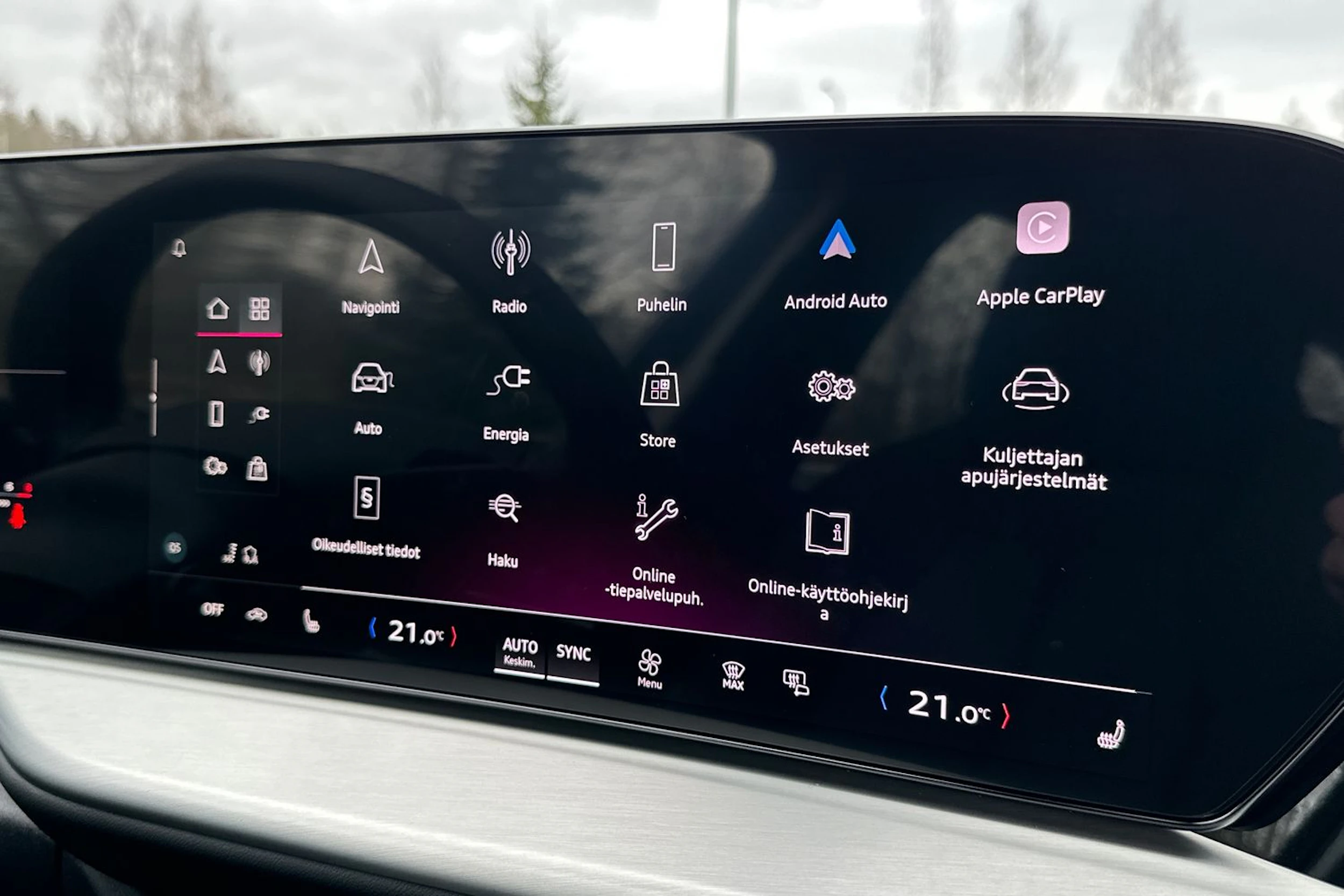 met. punainen Audi Q5 2025 kuva 22.