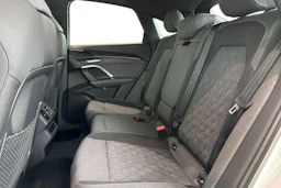 valkoinen Audi Q5 2026 kuva 8.