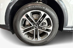 valkoinen Audi Q5 2026 kuva 9.