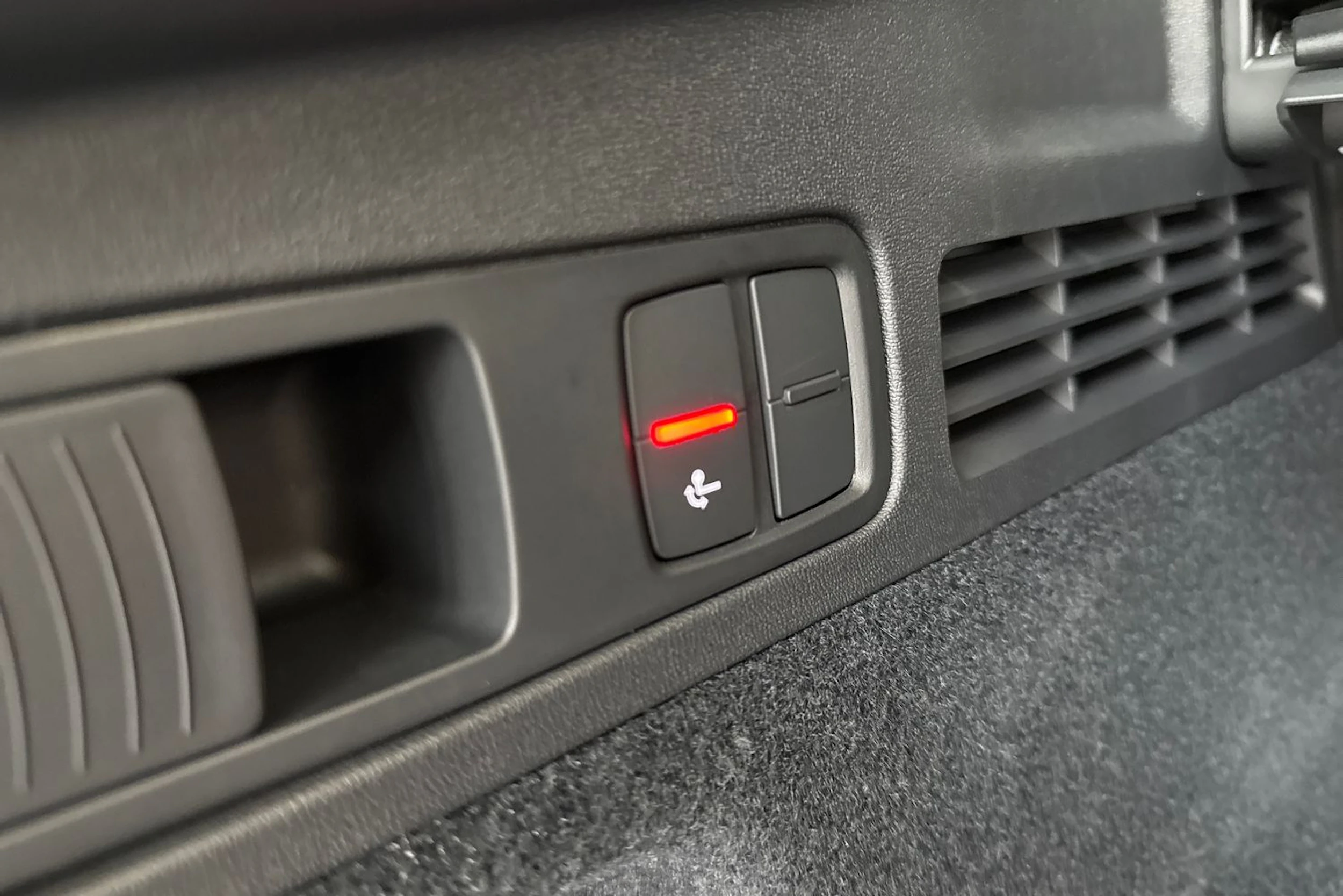 valkoinen Audi Q5 2026 kuva 12.