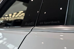 valkoinen Audi Q5 2026 kuva 14.