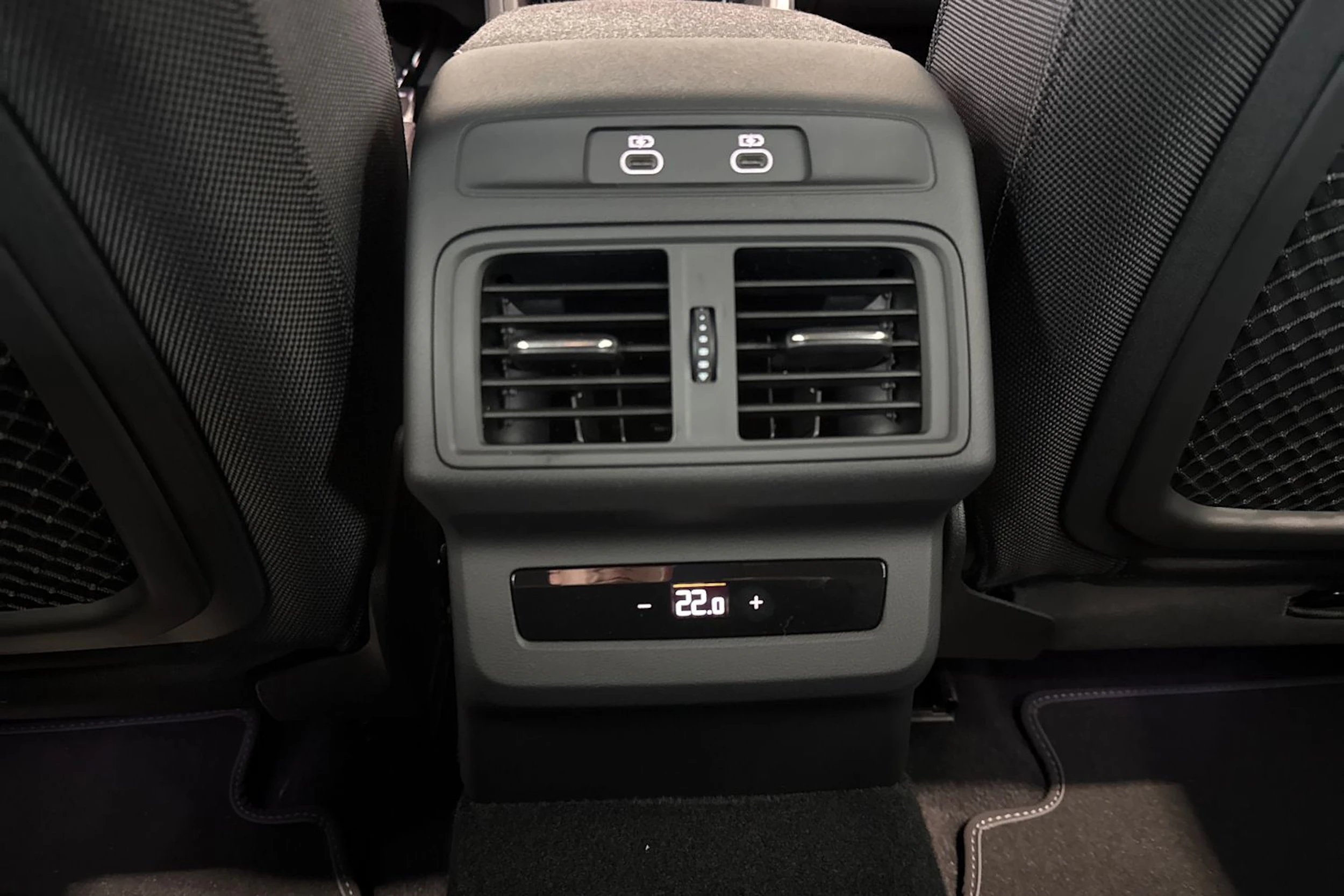 valkoinen Audi Q5 2026 kuva 15.