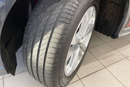 met. punainen Audi Q5 2026 kuva 10.