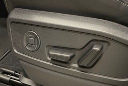 met. punainen Audi Q5 2026 kuva 12.