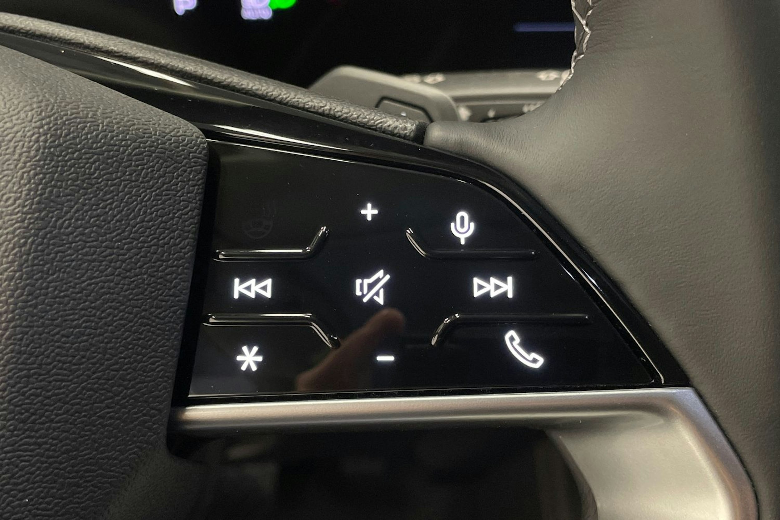 met. punainen Audi Q5 2026 kuva 15.