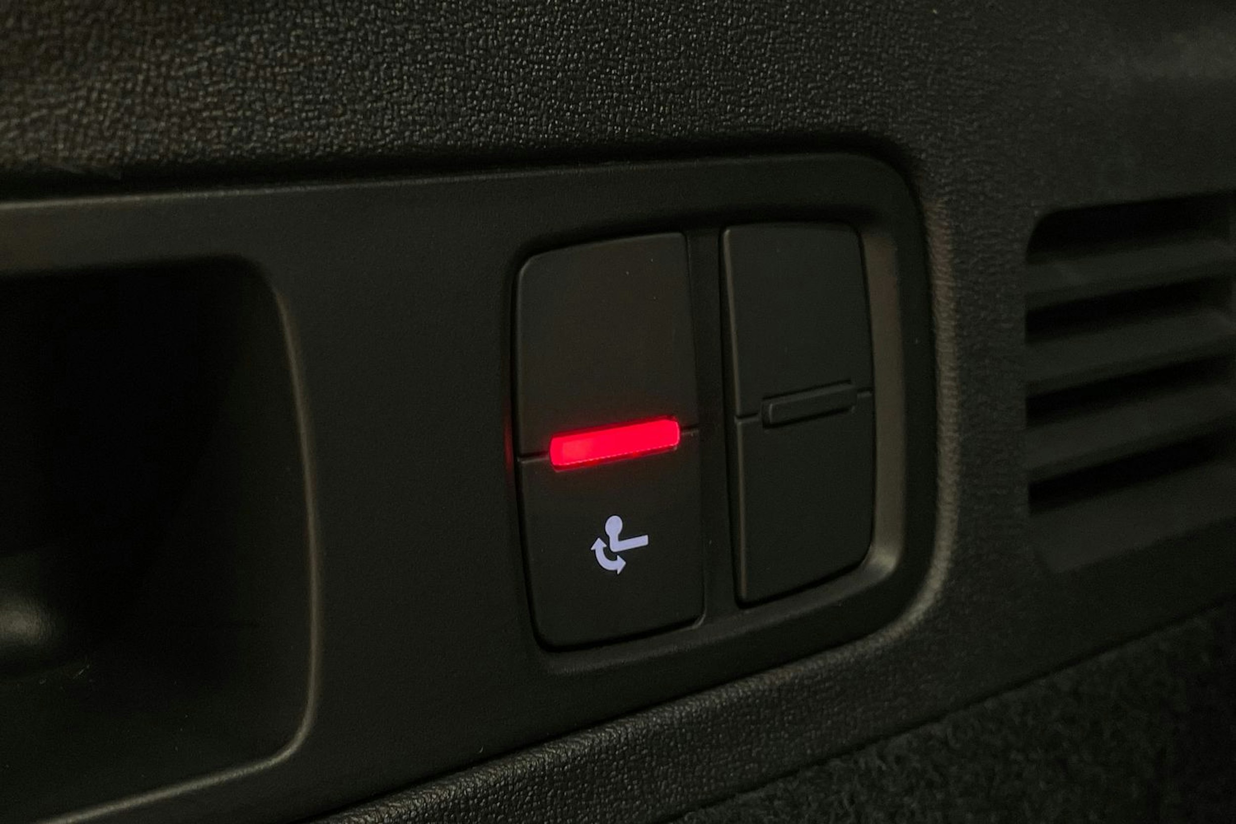 met. punainen Audi Q5 2026 kuva 23.