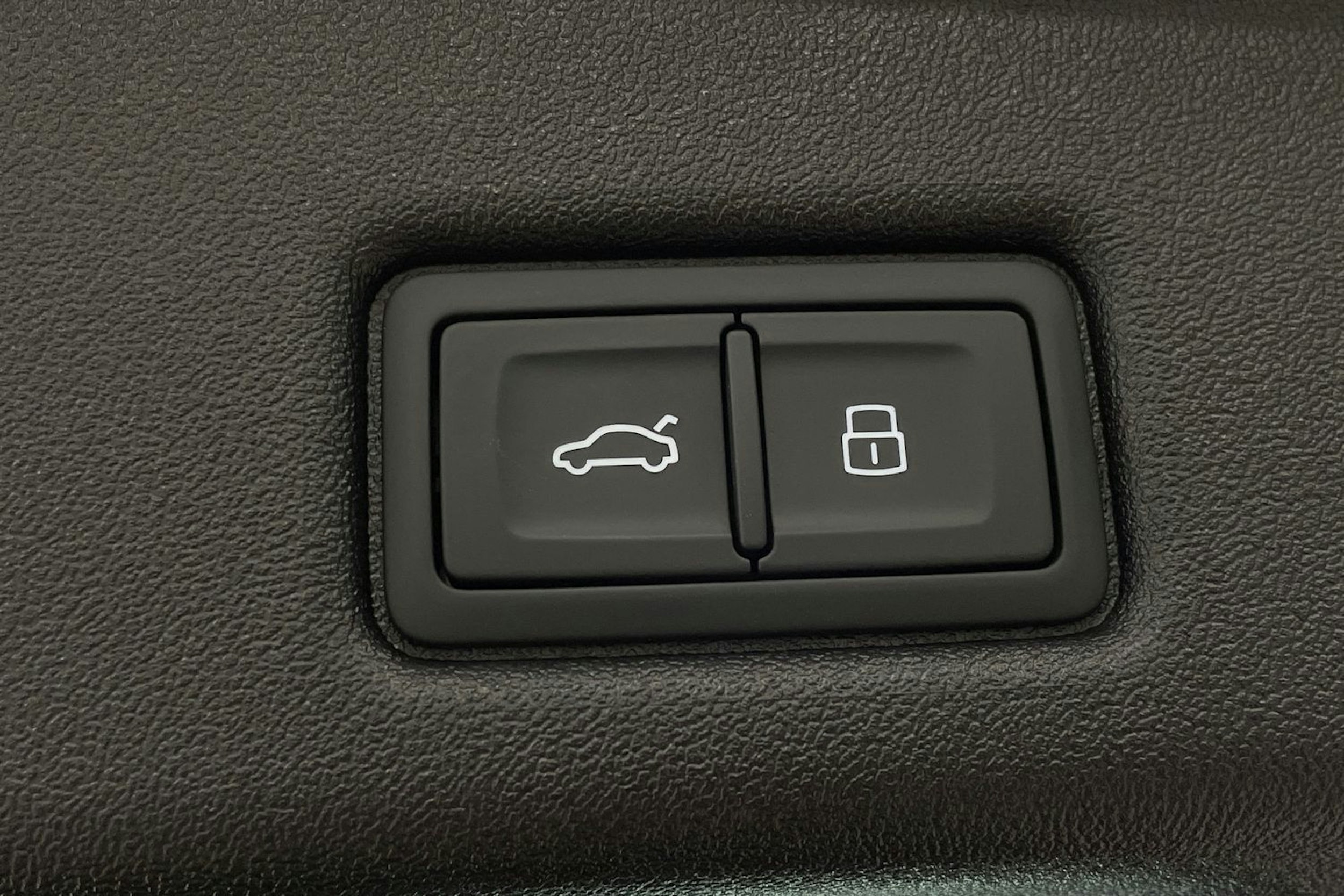 met. punainen Audi Q5 2026 kuva 24.