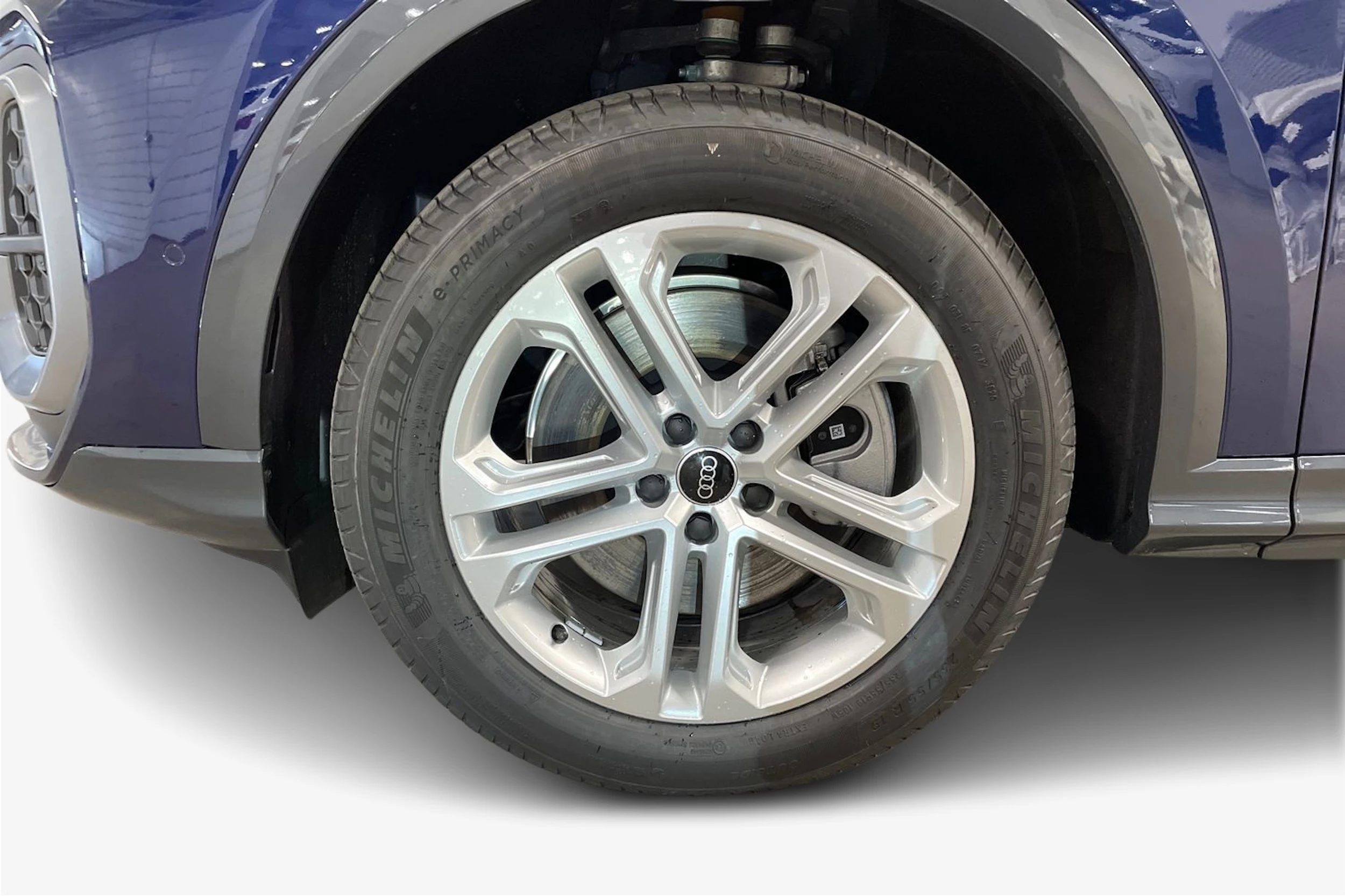 sininen Audi Q5 2025 kuva 9.