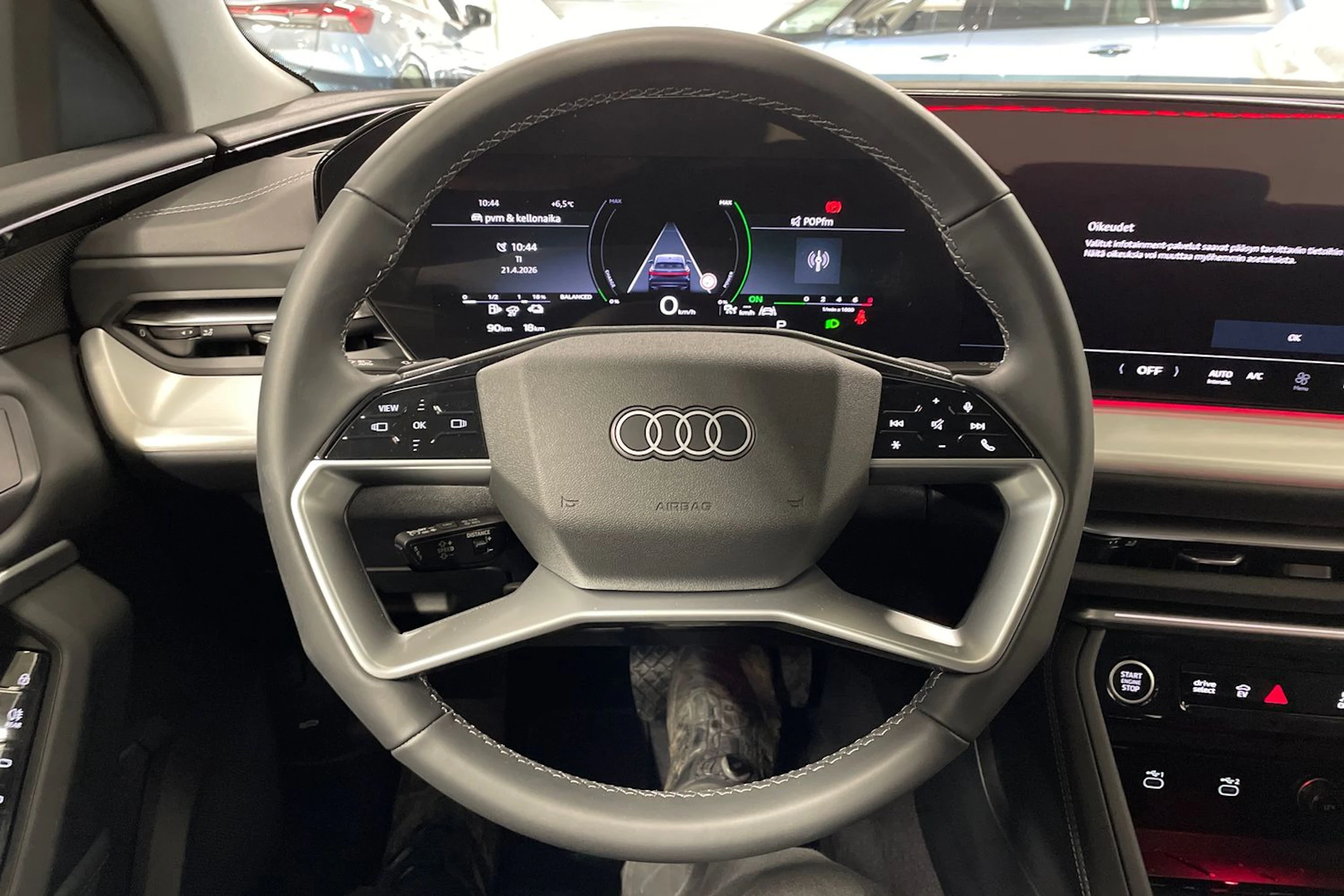 sininen Audi Q5 2025 kuva 12.