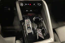 sininen Audi Q5 2025 kuva 14.