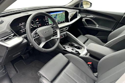sininen Audi Q5 2025 kuva 6.