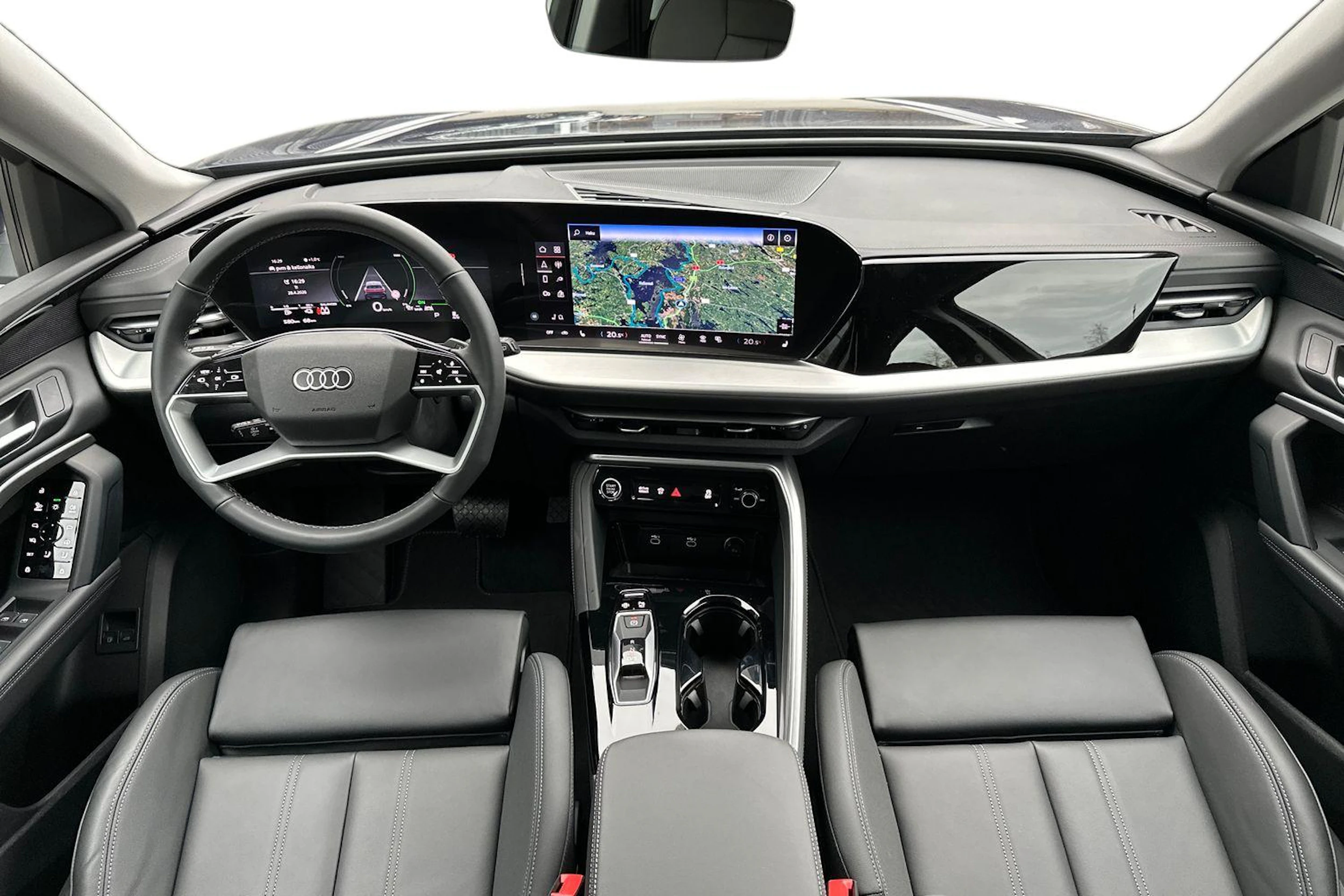 sininen Audi Q5 2025 kuva 7.