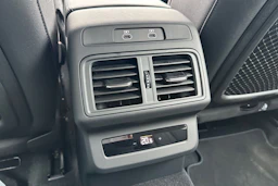 sininen Audi Q5 2025 kuva 11.
