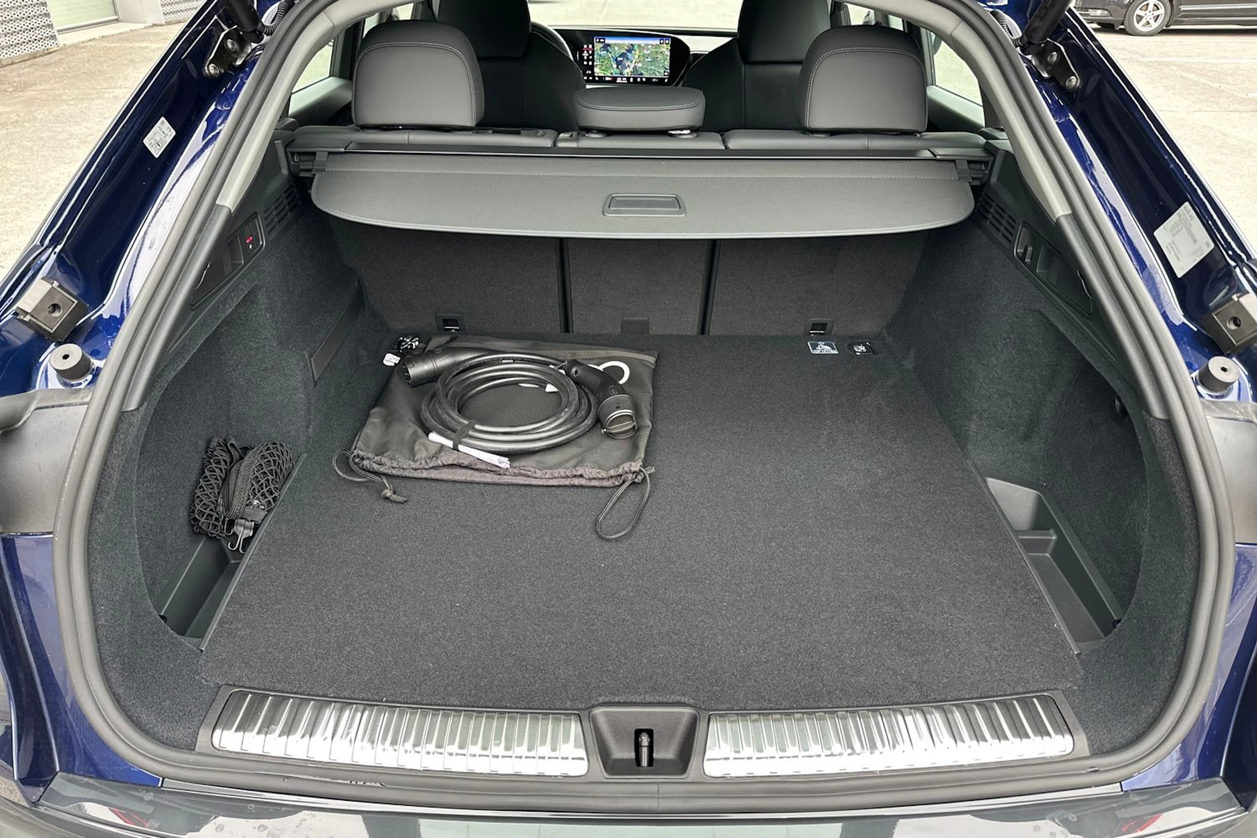 sininen Audi Q5 2025 kuva 12.