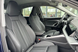 sininen Audi Q5 2025 kuva 14.