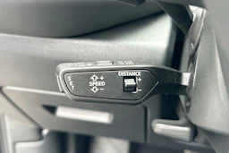 sininen Audi Q5 2025 kuva 17.