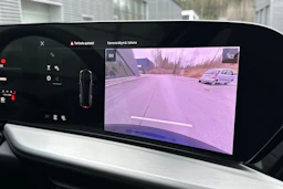 sininen Audi Q5 2025 kuva 19.