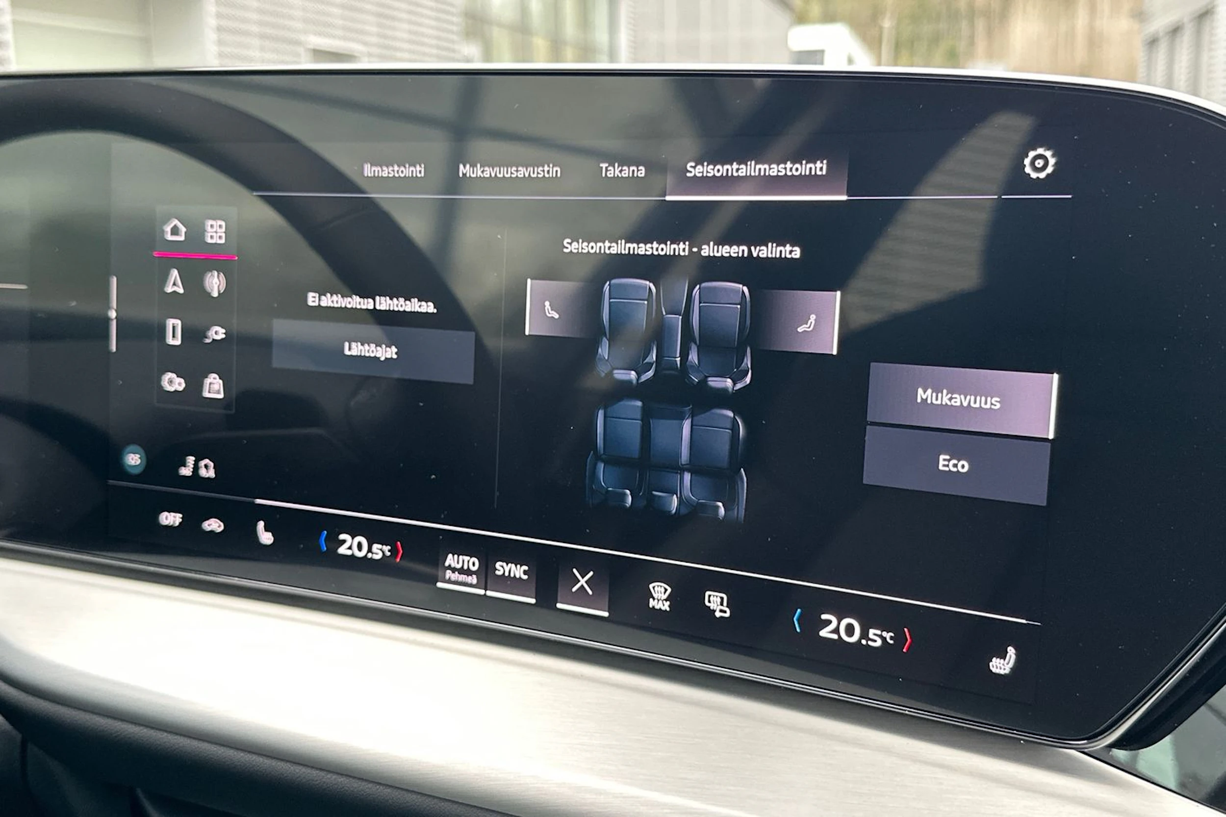 sininen Audi Q5 2025 kuva 21.