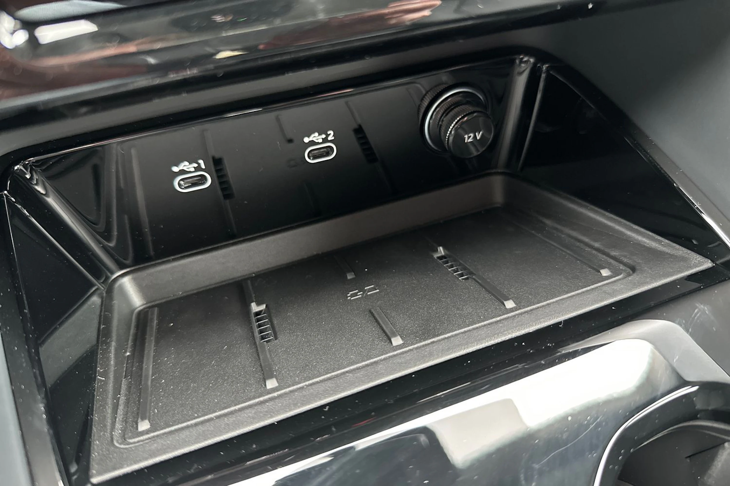 sininen Audi Q5 2025 kuva 23.