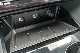 sininen Audi Q5 2025 kuva 23.