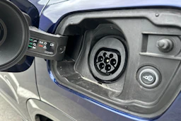 sininen Audi Q5 2025 kuva 24.