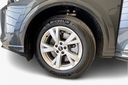 harmaa Audi Q5 2025 kuva 9.