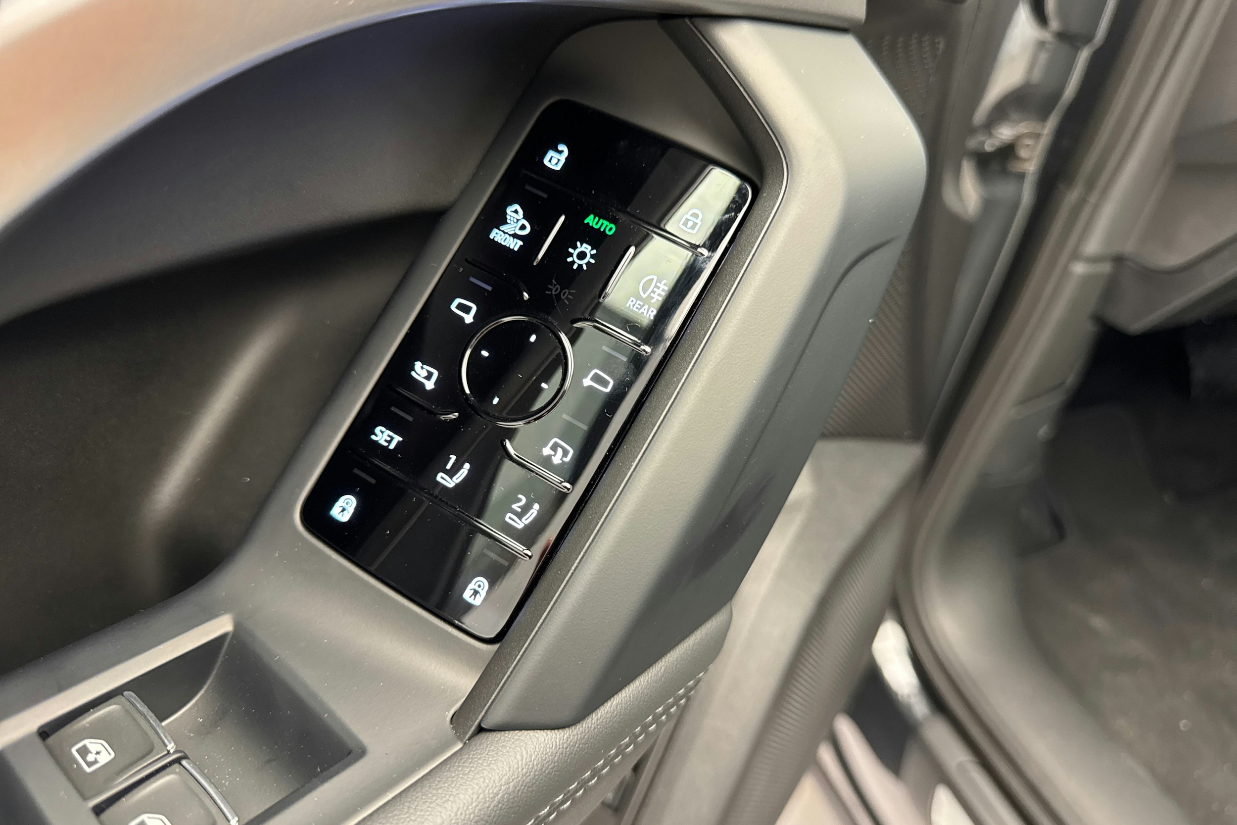 harmaa Audi Q5 2025 kuva 13.