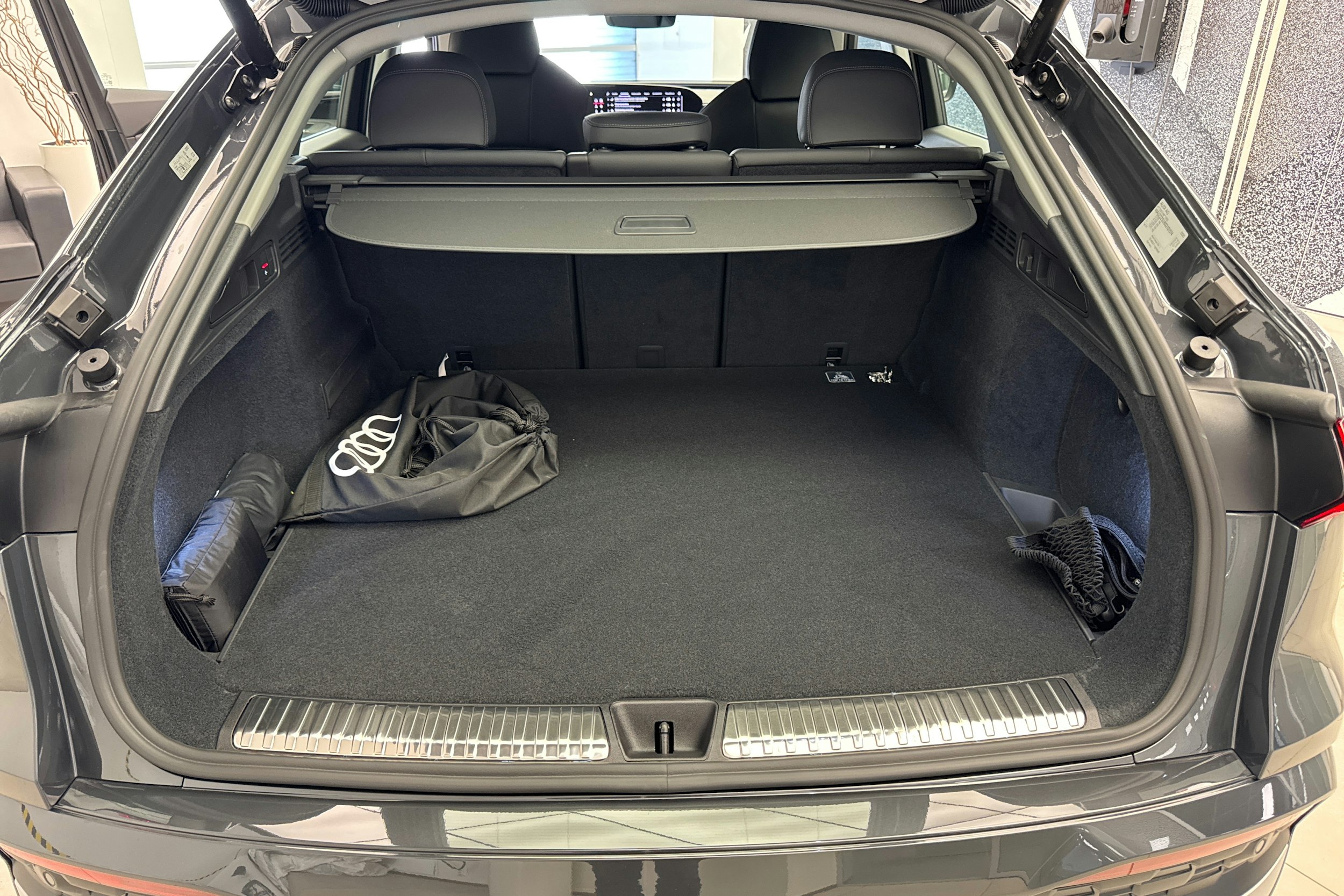 harmaa Audi Q5 2025 kuva 15.